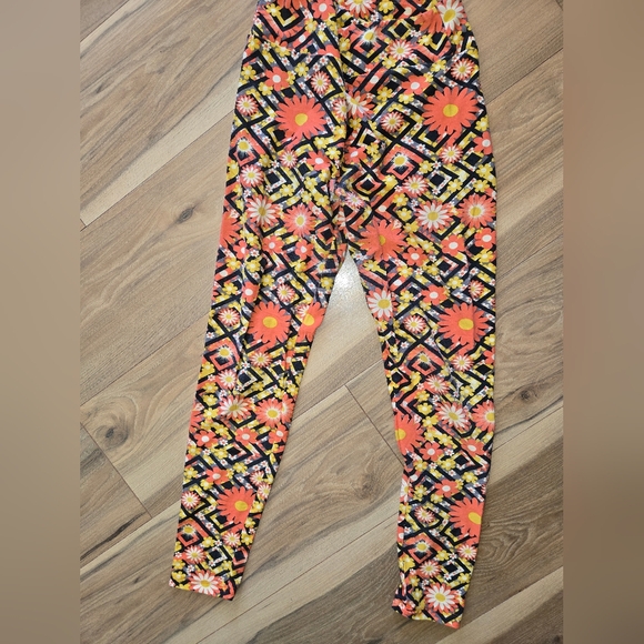 🌼 LuLaRoe Daisy Leggings – Gently Used Floral Leggings | 3 For $10! - Picture 1 of 3